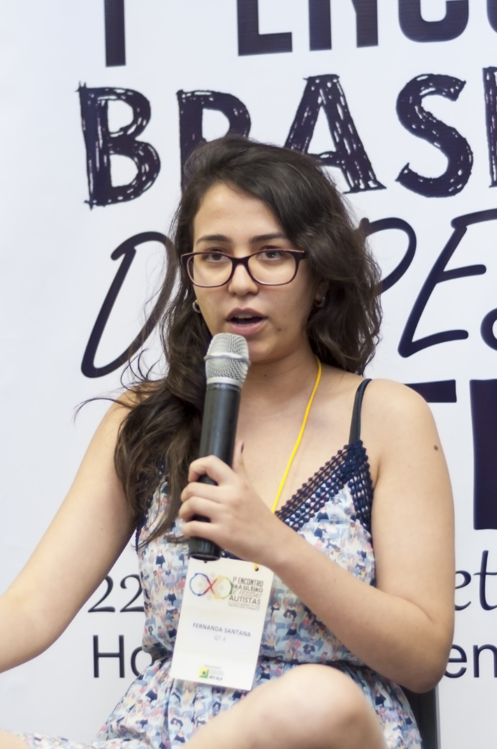 Feenanda Santana durante apresentação no 1º Encontro Brasileiro de Pessoas Autistas
