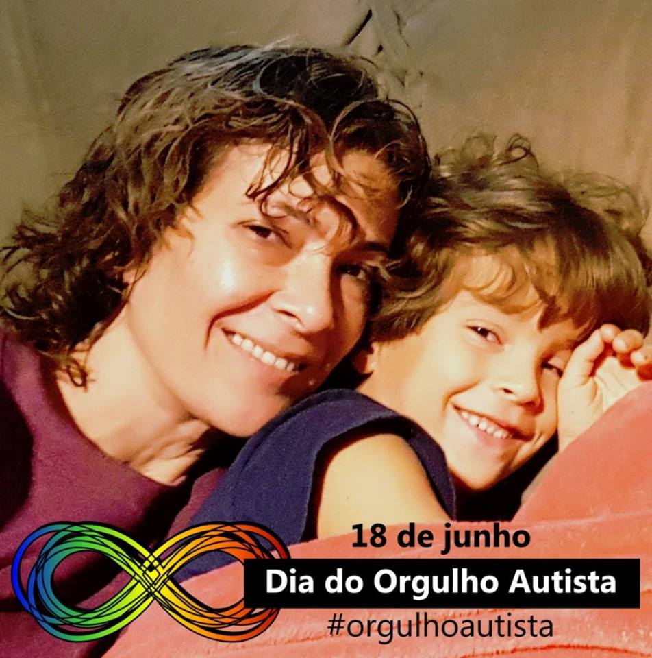 Adriana e Leon sorrindo. Em baixo, o símbolo da neurodiversidade e as palavras "18 de junho - dia do orgulho autista - #orgulhoautista"